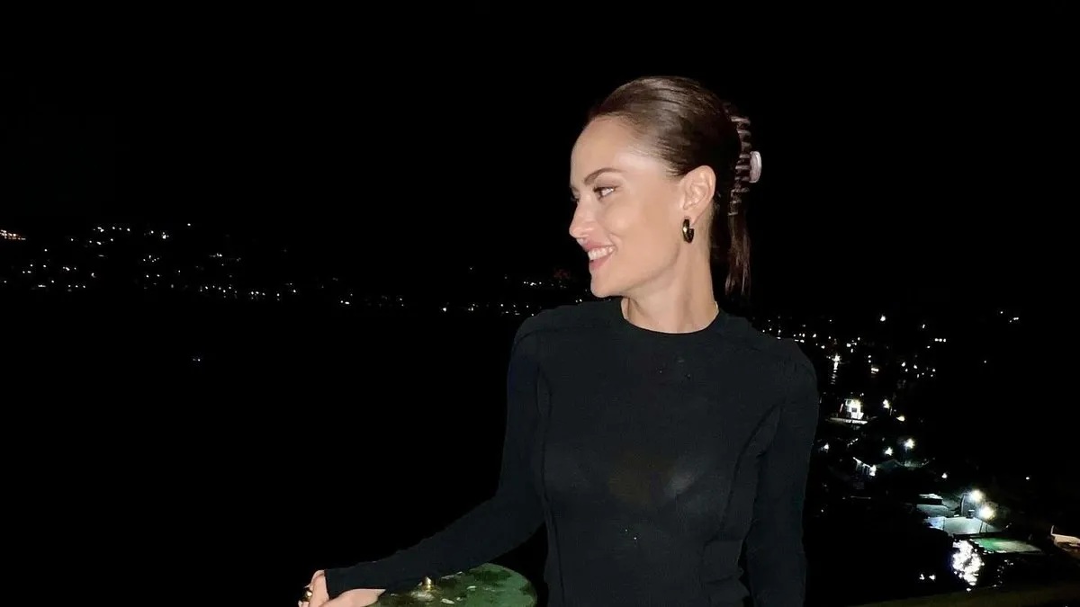 Fahriye Evcen “Son birkaç gün” diyerek paylaştı… Aşk pozu da var, Karan ile Kerem de!