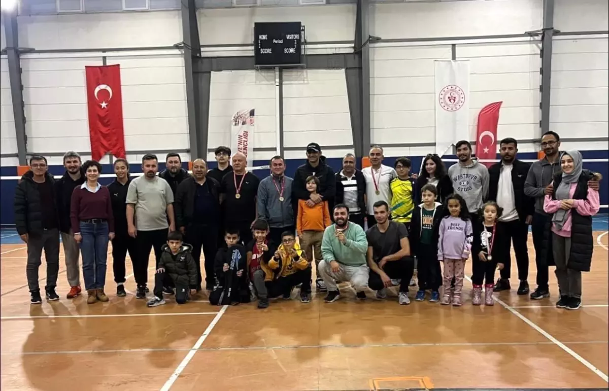 Çaycuma’da Badminton Turnuvası Ödülleri Verildi