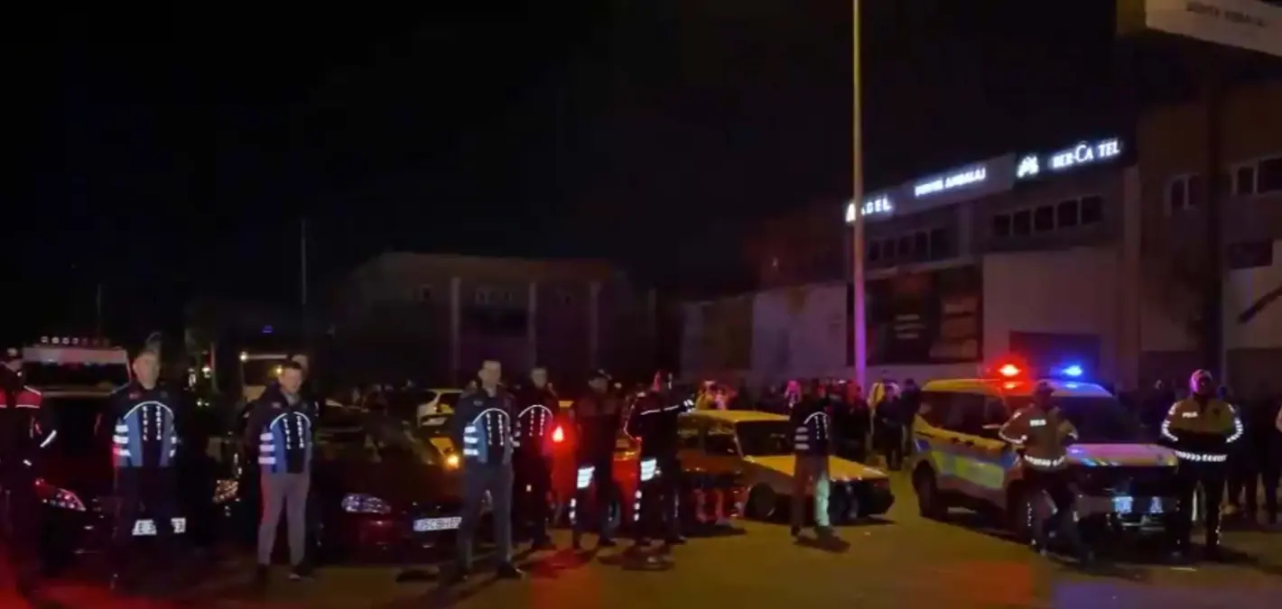 İzmir’de Drift Yapan 6 Sürücü Gözaltına Alındı